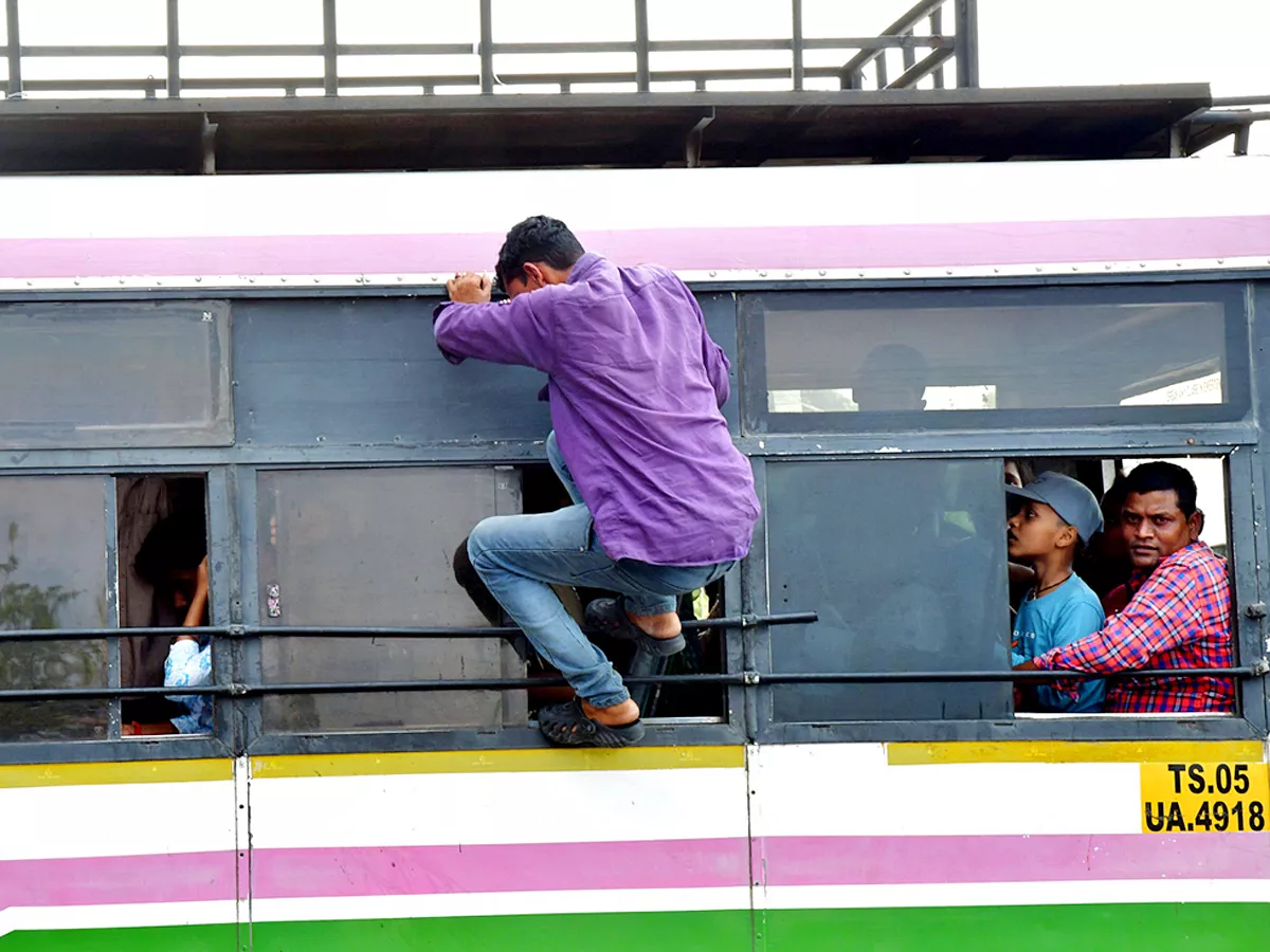 Best Photos of The Day in AP and Telangana Photo Gallery