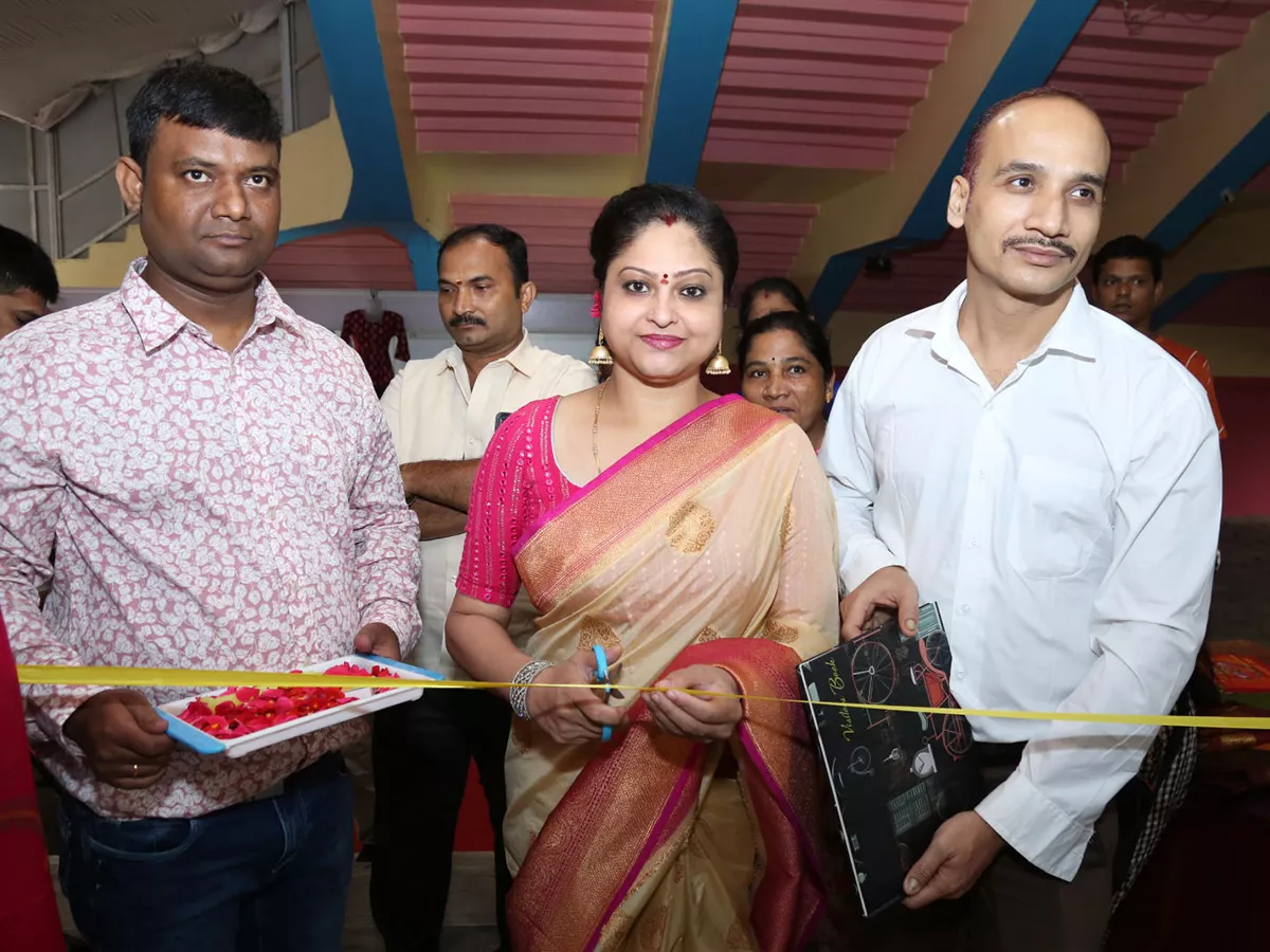 Actress Raasi Inaugurated Silk Of India Handloom Expo at hyderabad