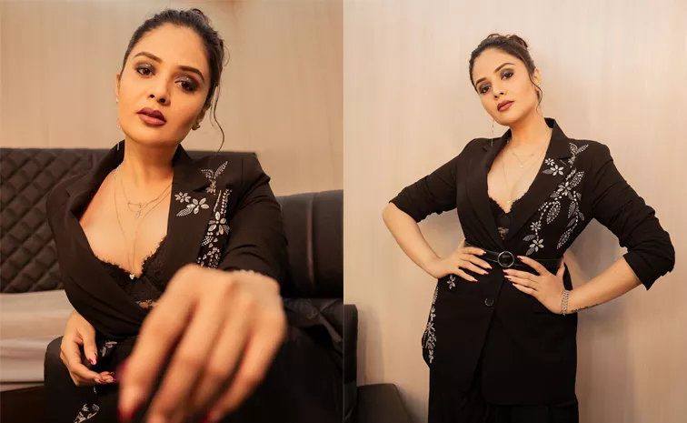 Anchor Sreemukhi Latest Outfit Photos Goes Viral