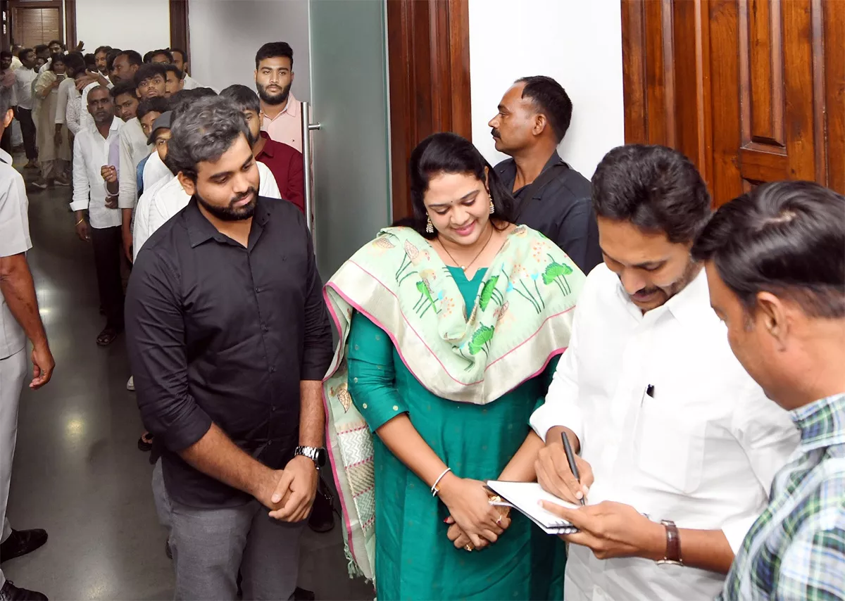 YS Jagan Meets YSRCP Activists, People: Photos