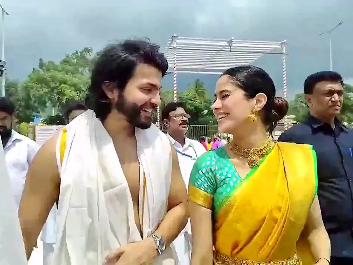 Janhvi Kapoor With Her Boyfriend Shikhar Pahariya Visits Tirumala