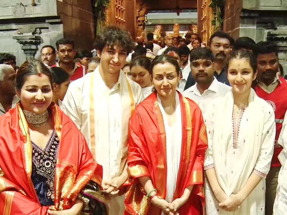 Mahesh Babu Family at Tirupati Photos