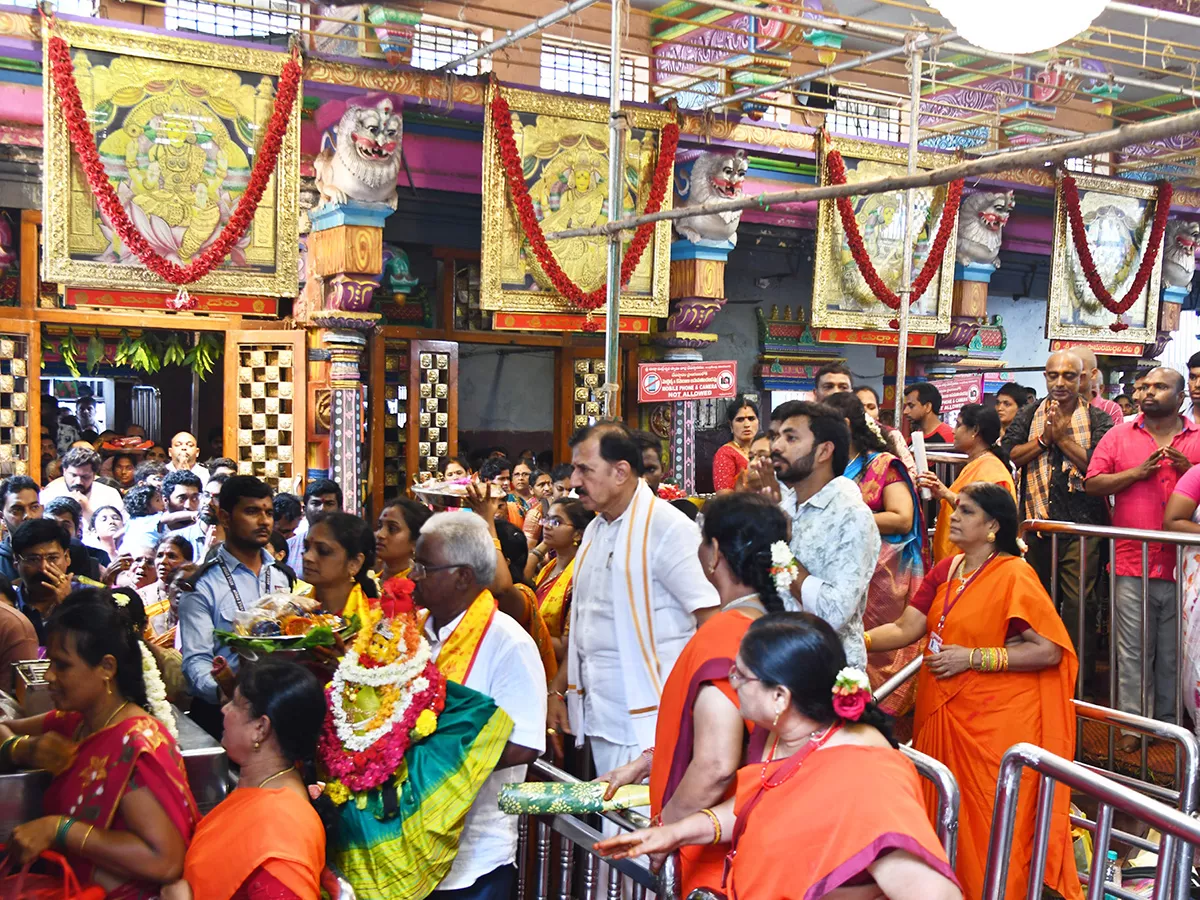 Devotees Huge Rush at Indrakeeladri Durga Devi Temple 