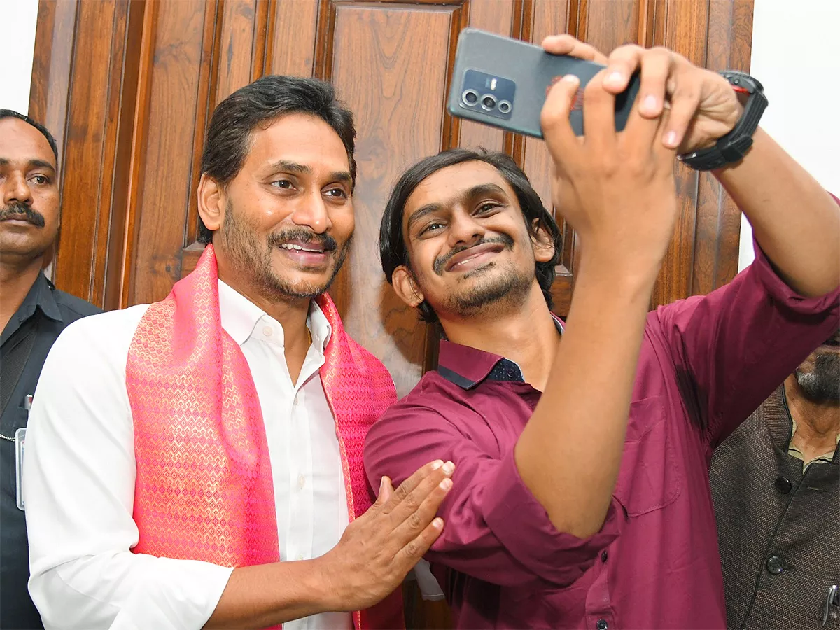 YS Jagan Meet YCP Activists, Leaders In Tadepalli Camp Office