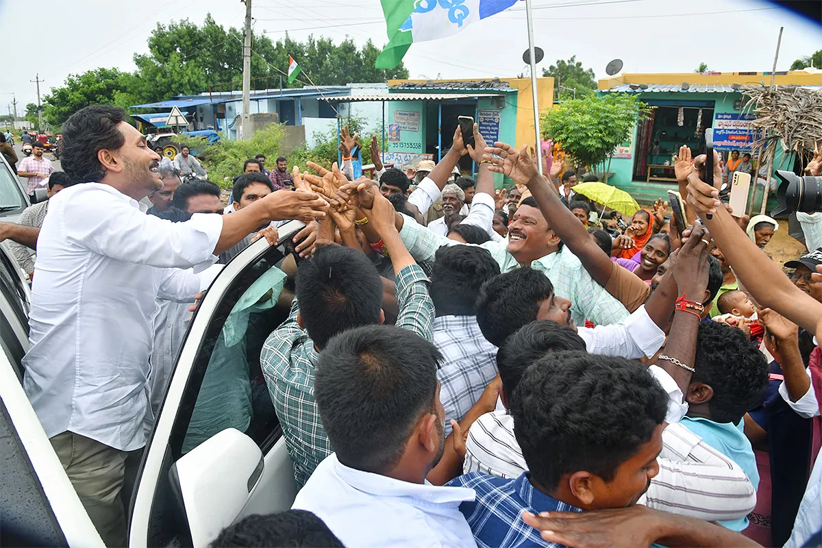 Grand Welcome To YS Jagan YSR District Tour Aug 31 Photos