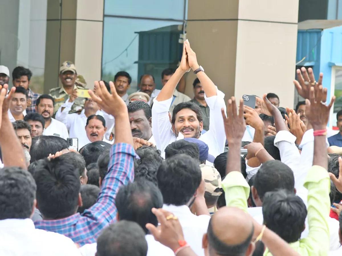 YS Jagan Gets Grand Welcome at Kurnool Airport Photos