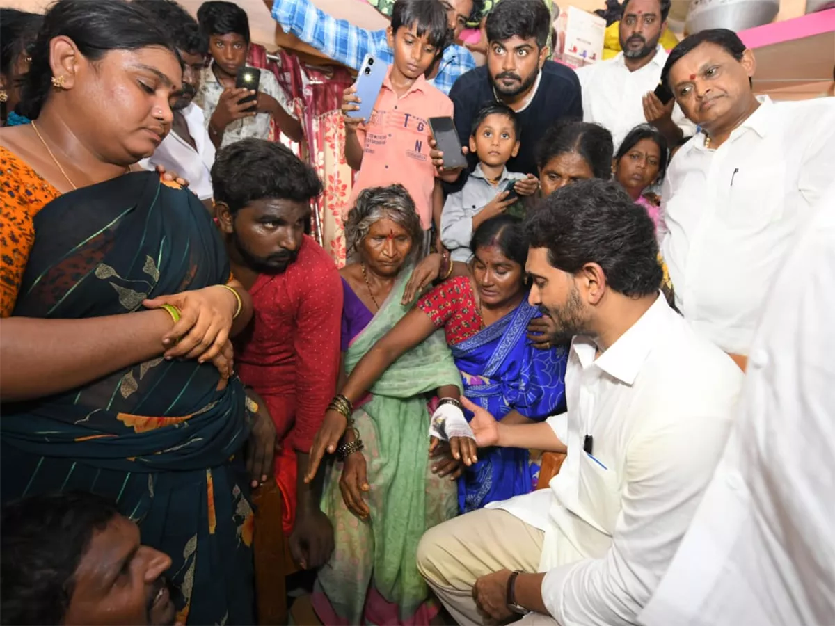 YS Jagan Visits Subbarayudu Family at Nandyal