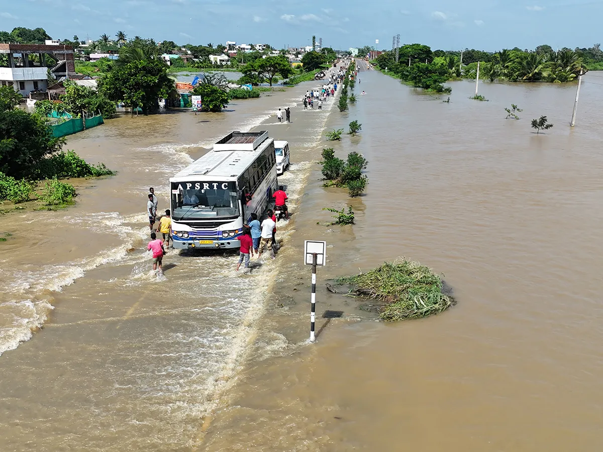 Heavy Flood Water To Rajahmundry On Godavari Photos