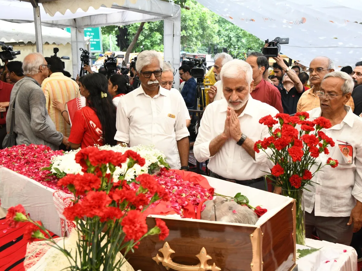 Vijaya Sai Reddy pays tribute to Yechury's body