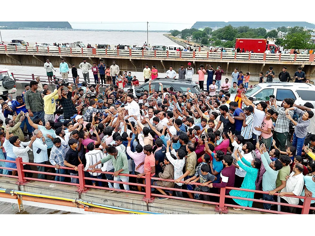 YS Jagan Visit to See Flow of Krishna River Near Retaining Wall in Vijayawada Photos