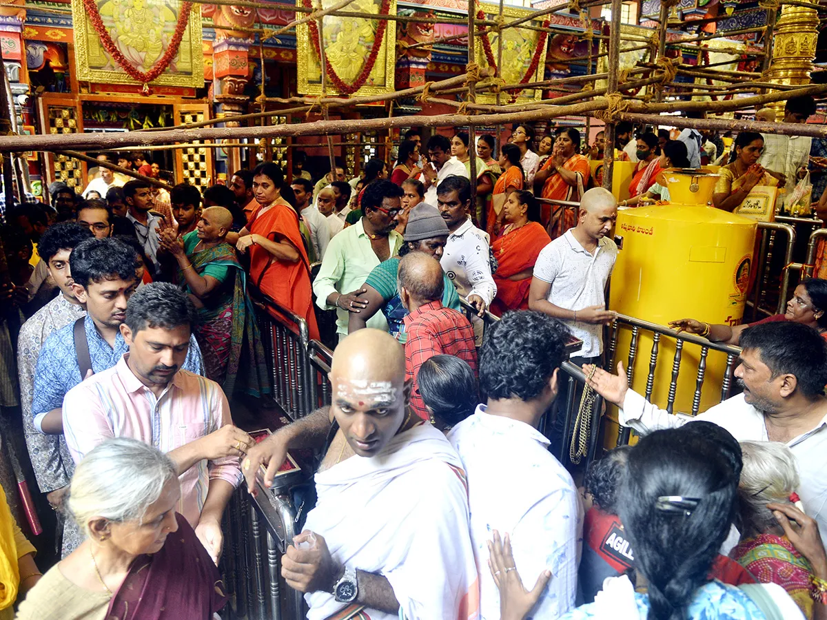 Devotees Huge Rush at Indrakeeladri Durga Devi Temple 