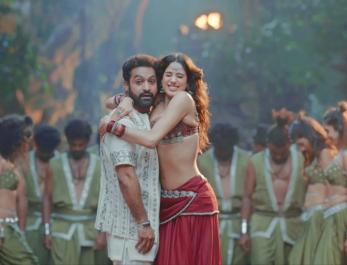 Jr NTR And Janhvi Kapoor Devara Song HD Photos