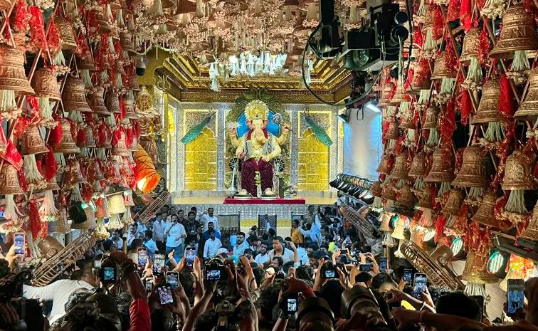 Devotees get first glimpse of famous Lalbaugcha Raja in Mumbai Photos