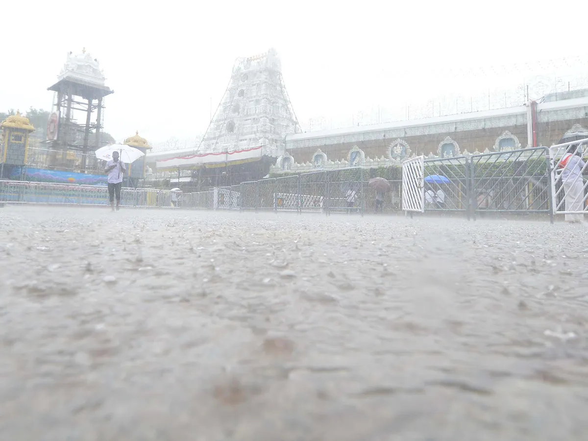 heavy rains in tirumala temple