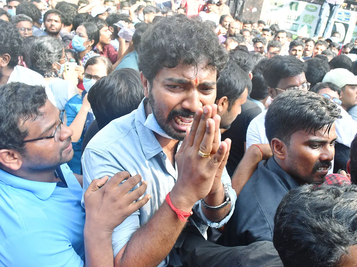 Group 1 Candidates Protest In Ashok Nagar Hyderabad Photo Gallery