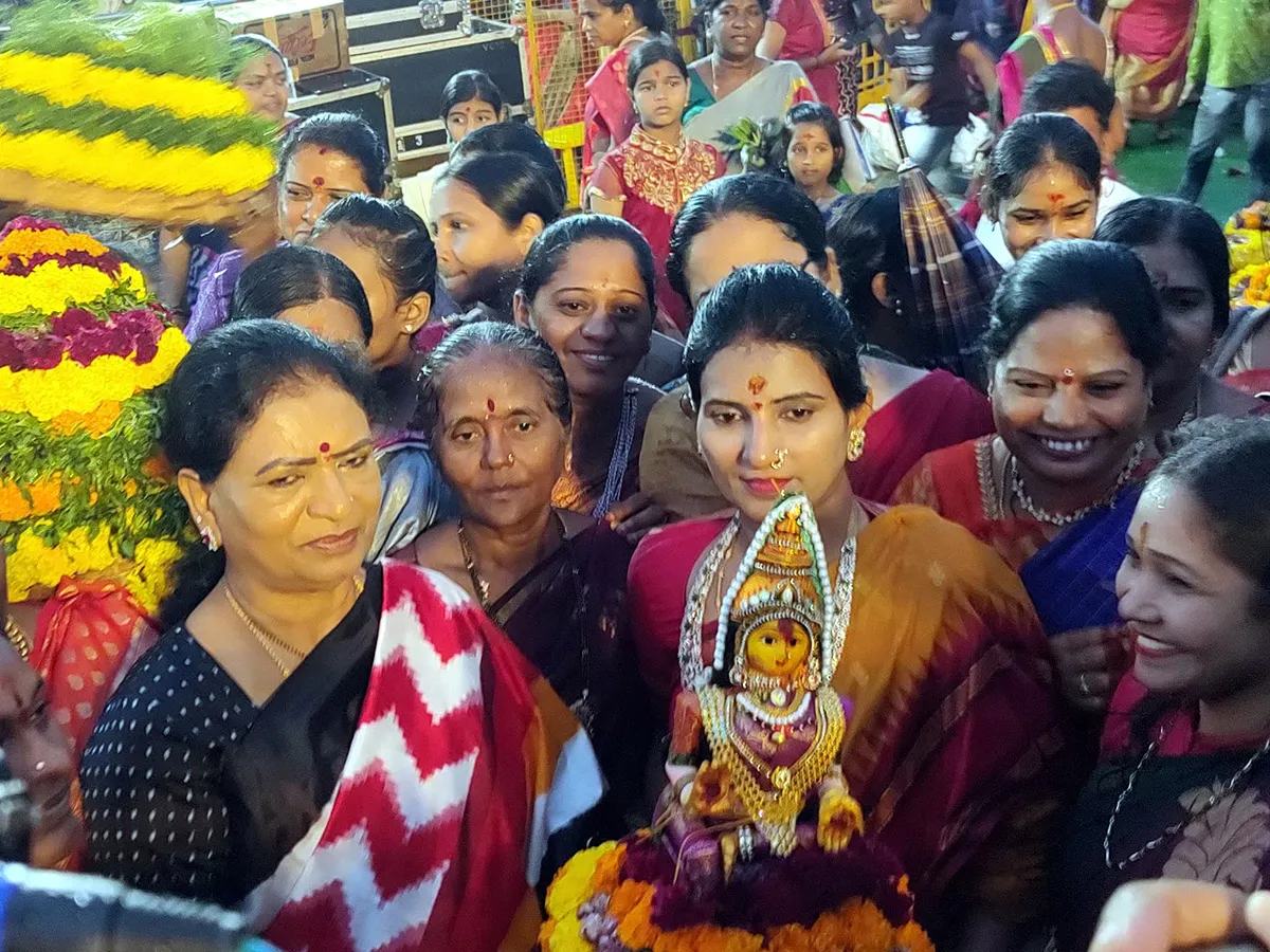 Bathukamma Celebrations at Charminar Bhagyalakshmi Temple