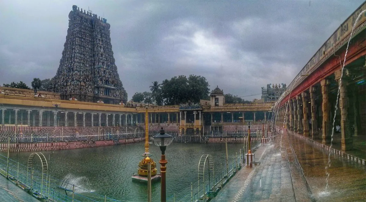 Heavy Rain Water Enters into Madurai Meenakshi Temple