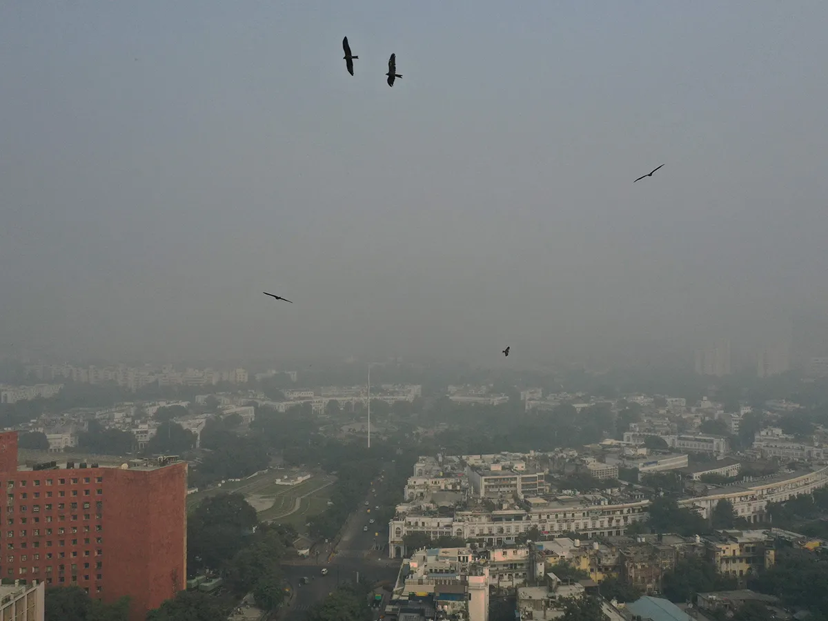 Air pollution amid heavy smoggy in New Delhi