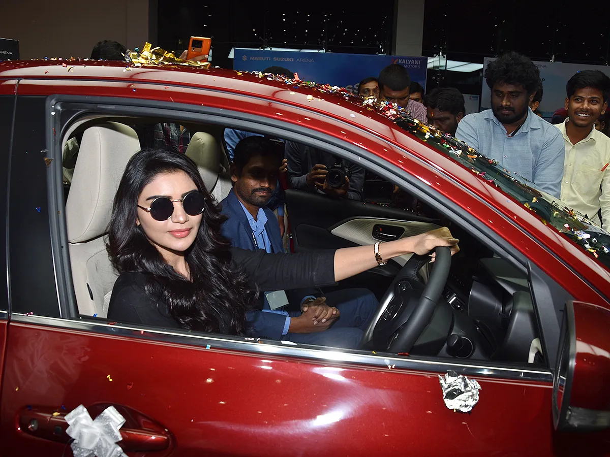 Jabardasth Varsha unveils Dazzling Dzire at Kalyani Motors: Pics