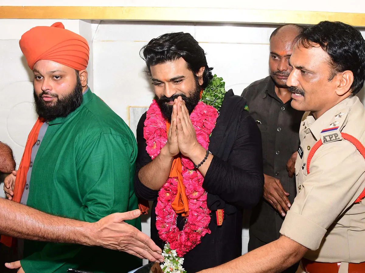 Ram Charan Visits Kadapa Ameen Peer Dargah Photos