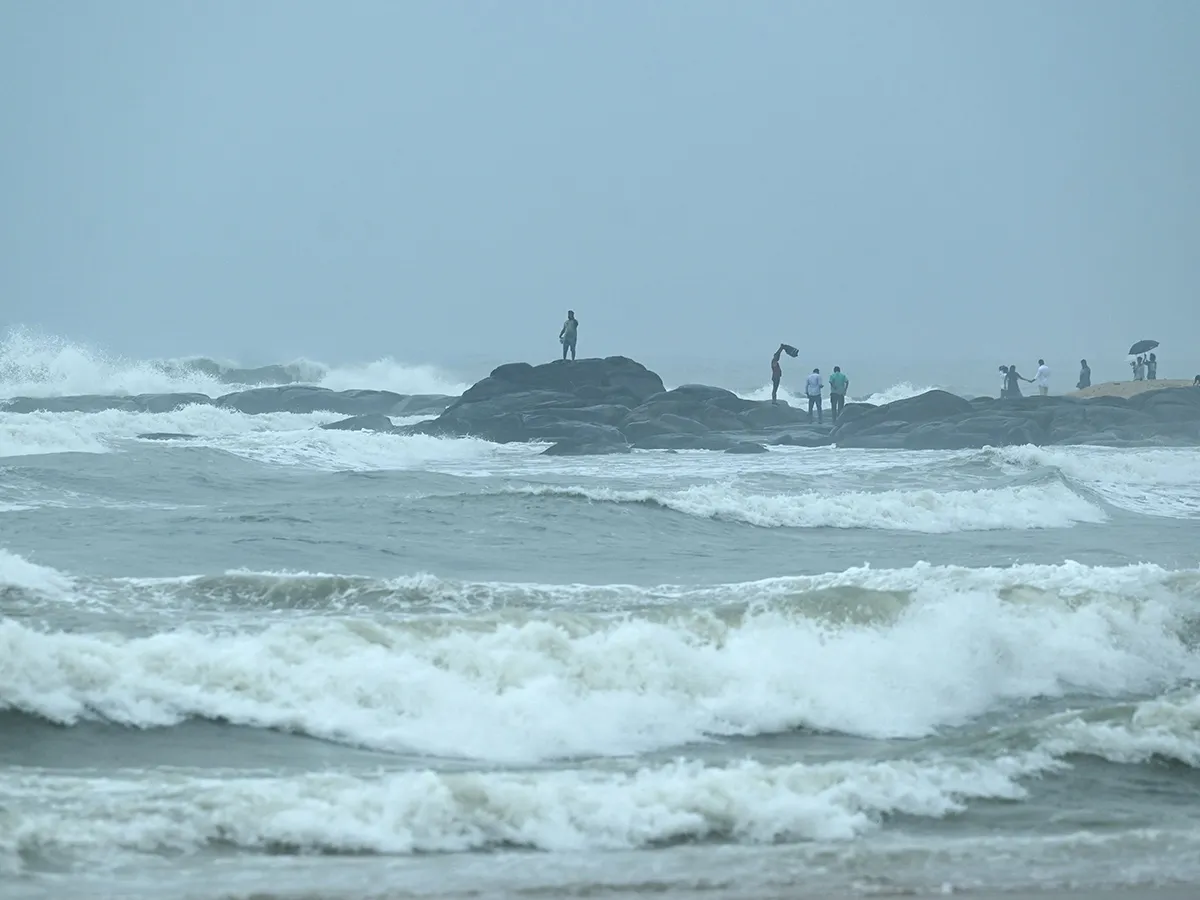 LIVE Updates : Tamil Nadu Rains Fengal Cyclone Photos