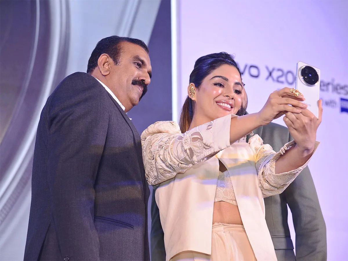 vivo x200 series launch in Actress Samyuktha Menon