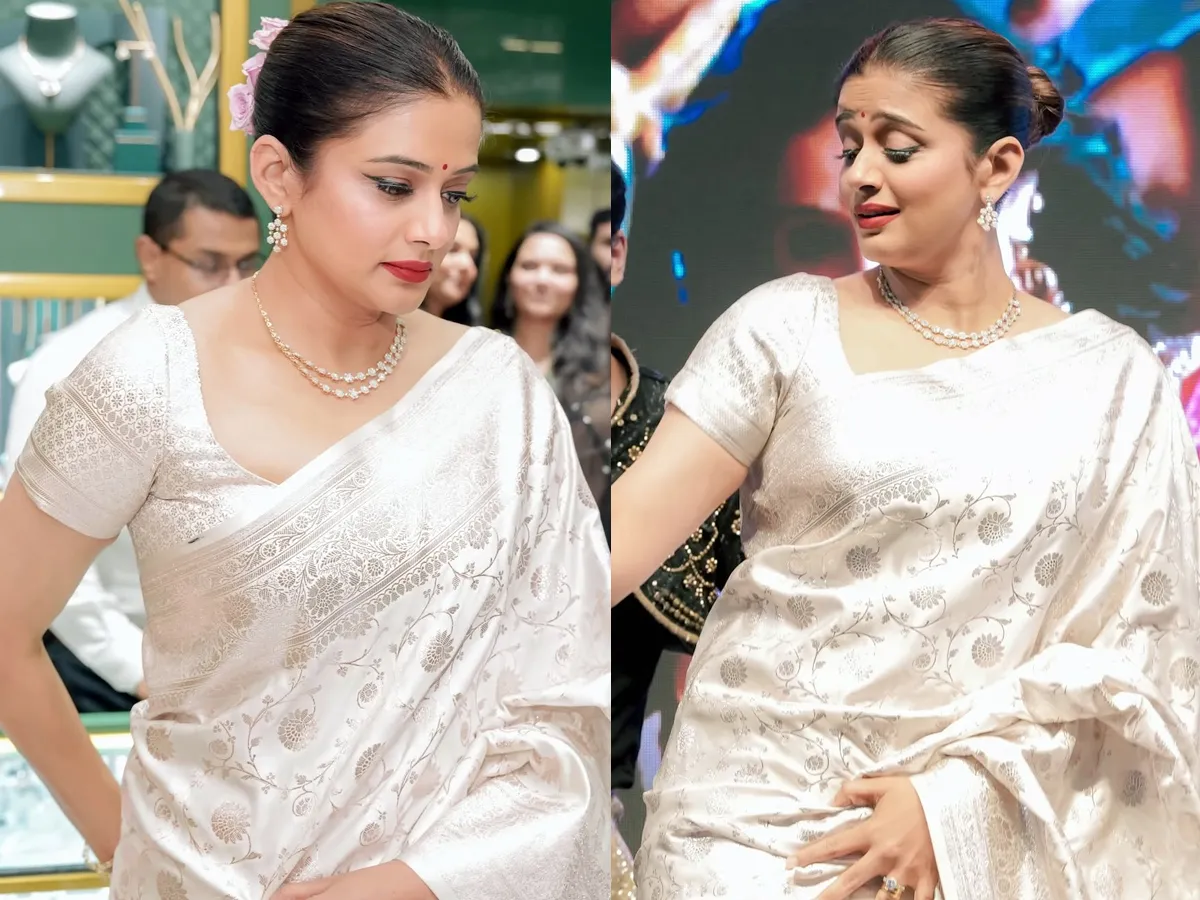 Priyamani looks stunning in a beautiful saree