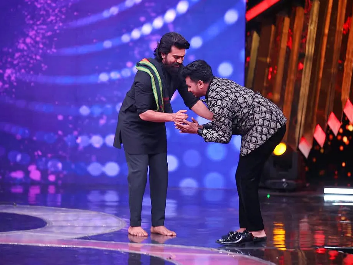 Special Thanks To Nagarjuna And Ramcharan From Mukku Avinash In Bigg Boss Grand Finale Photos