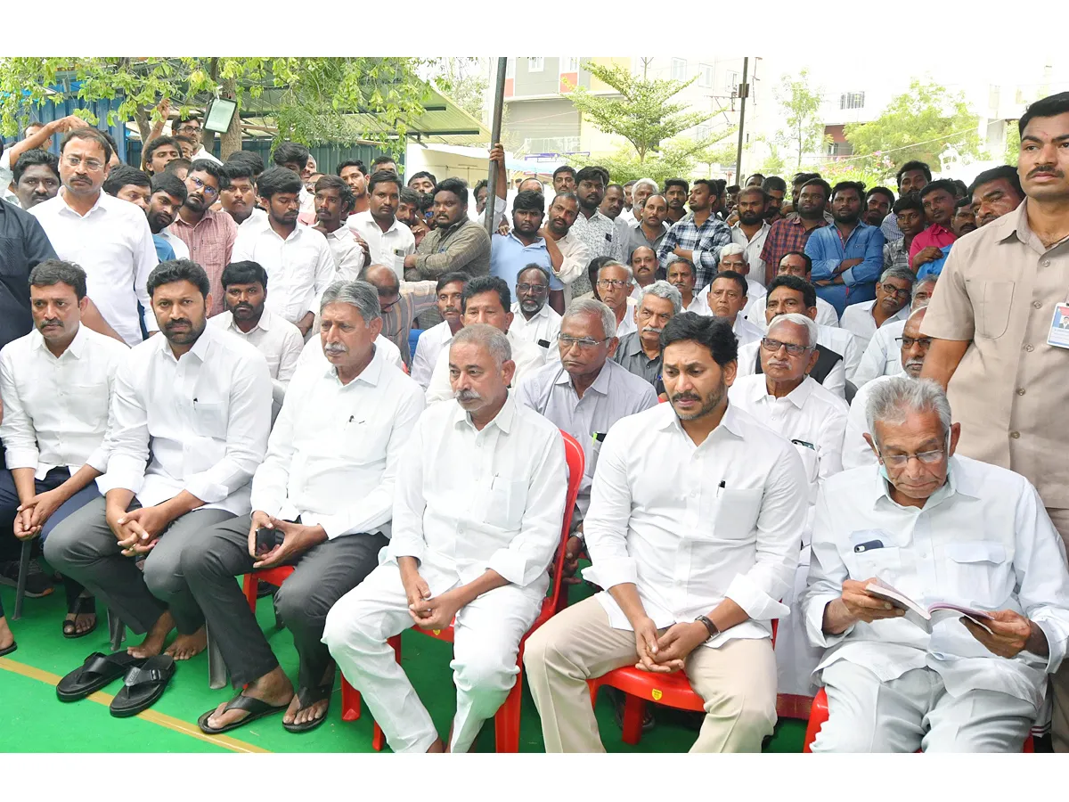 YS Jagan Pays Tribute To His Cousin YS Abhishek Reddy In Pulivendula Photos