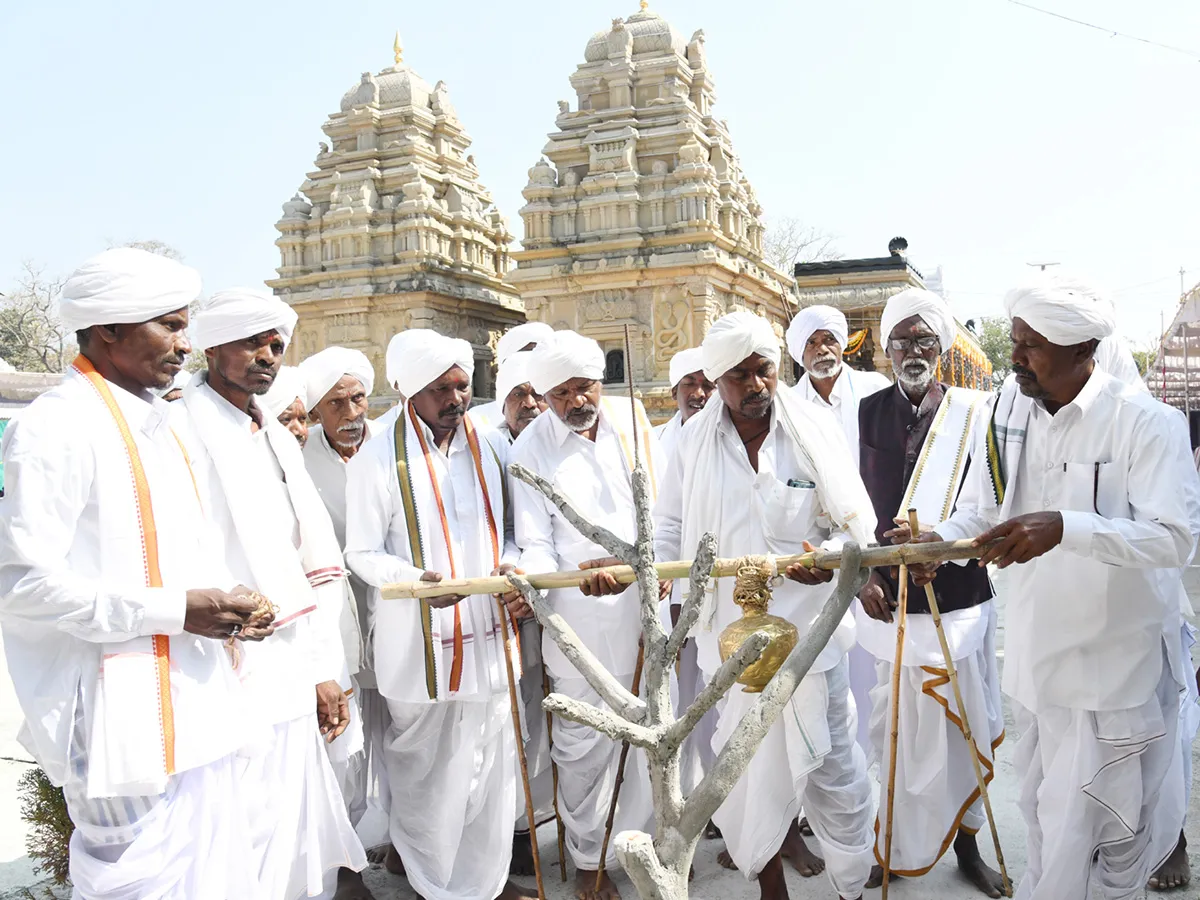 Nagoba Jatara 2025 Begins in Telangana Photo Gallery