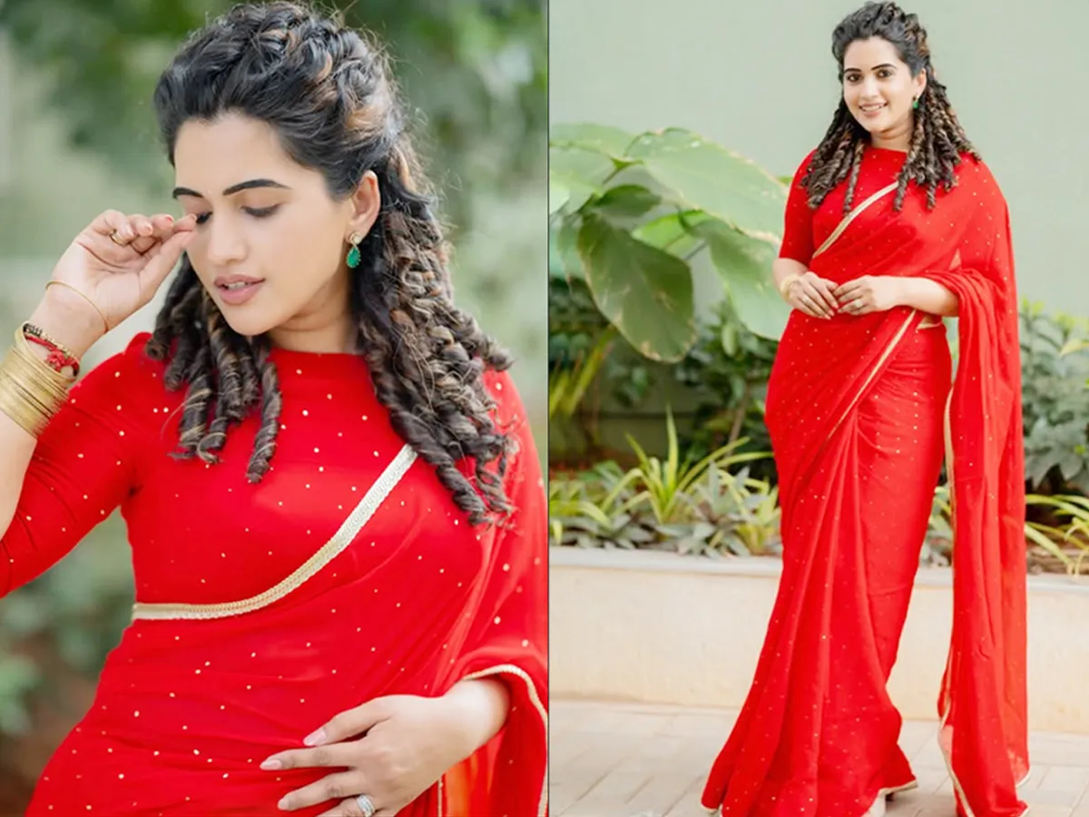 Sravanthi Stunning Red Saree Looks Goes Viral