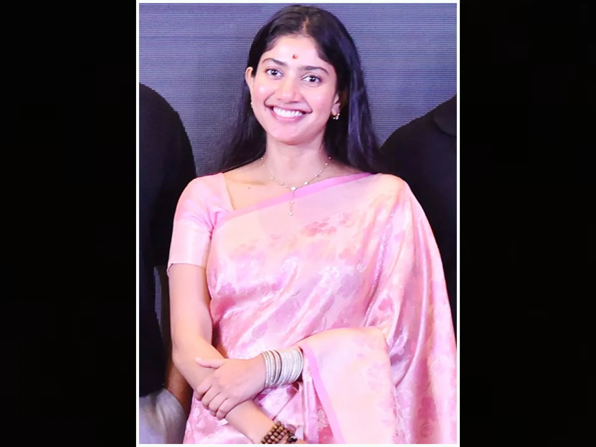 Thandel Actress Sai Pallavi Looks Simple and Beautiful