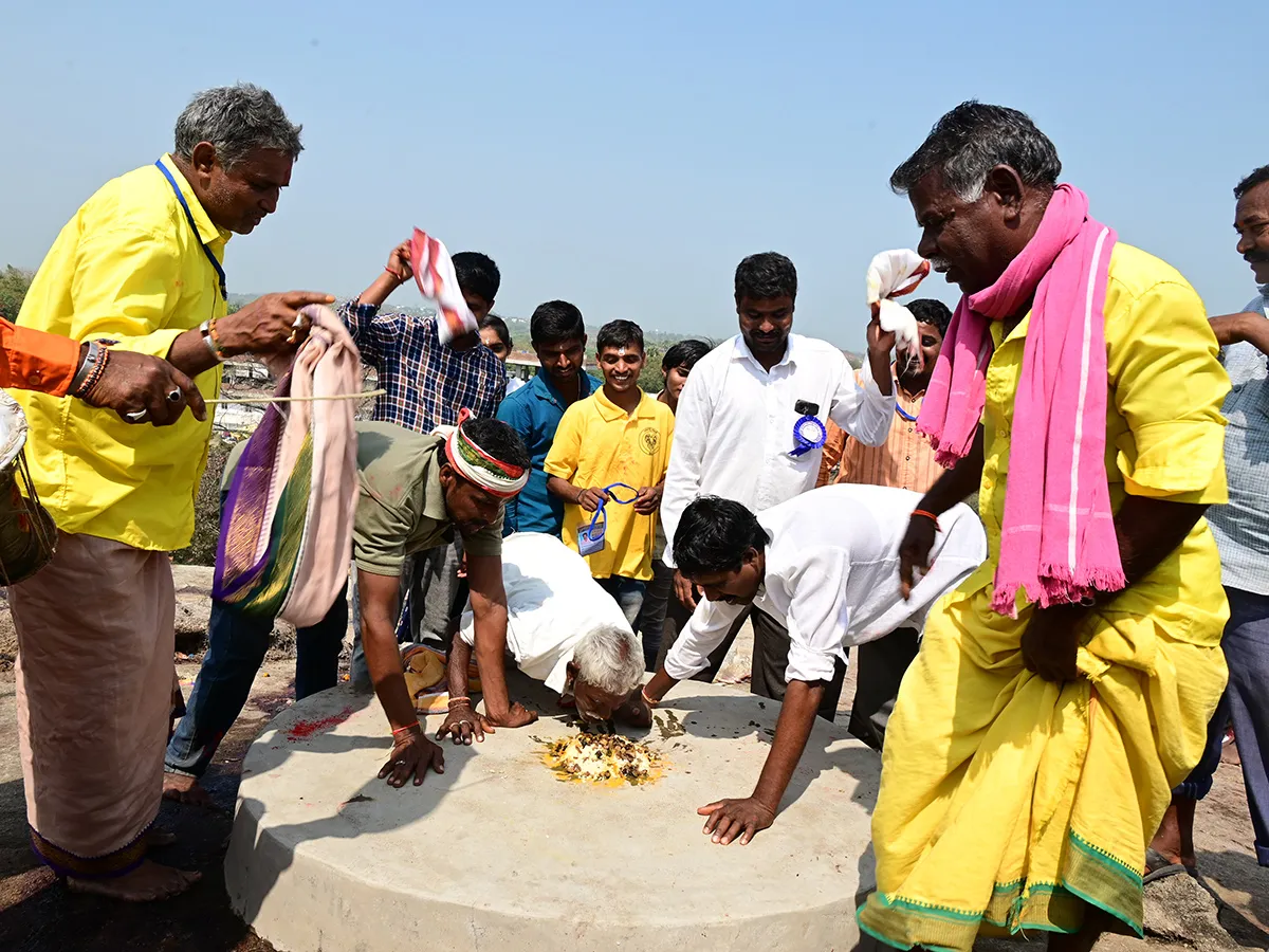 Devotees Rush at Durajpally Peddagattu Jatara 2025 Photos3