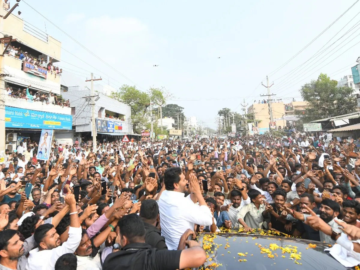 YS Jagan Receives Grand Welcome At Palakonda Photos