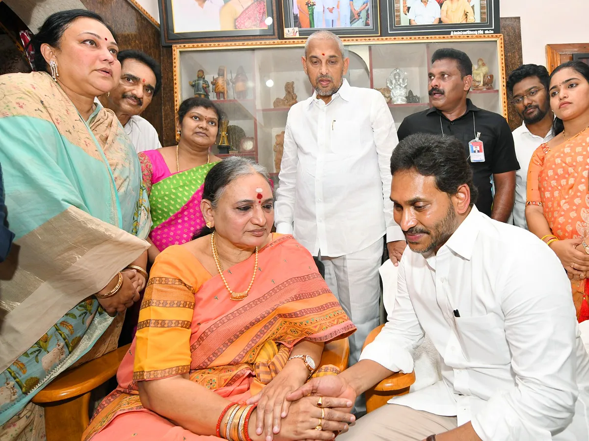 YS Jagan Visited Palavalasa Rajasekharam Family In Palakonda Photos