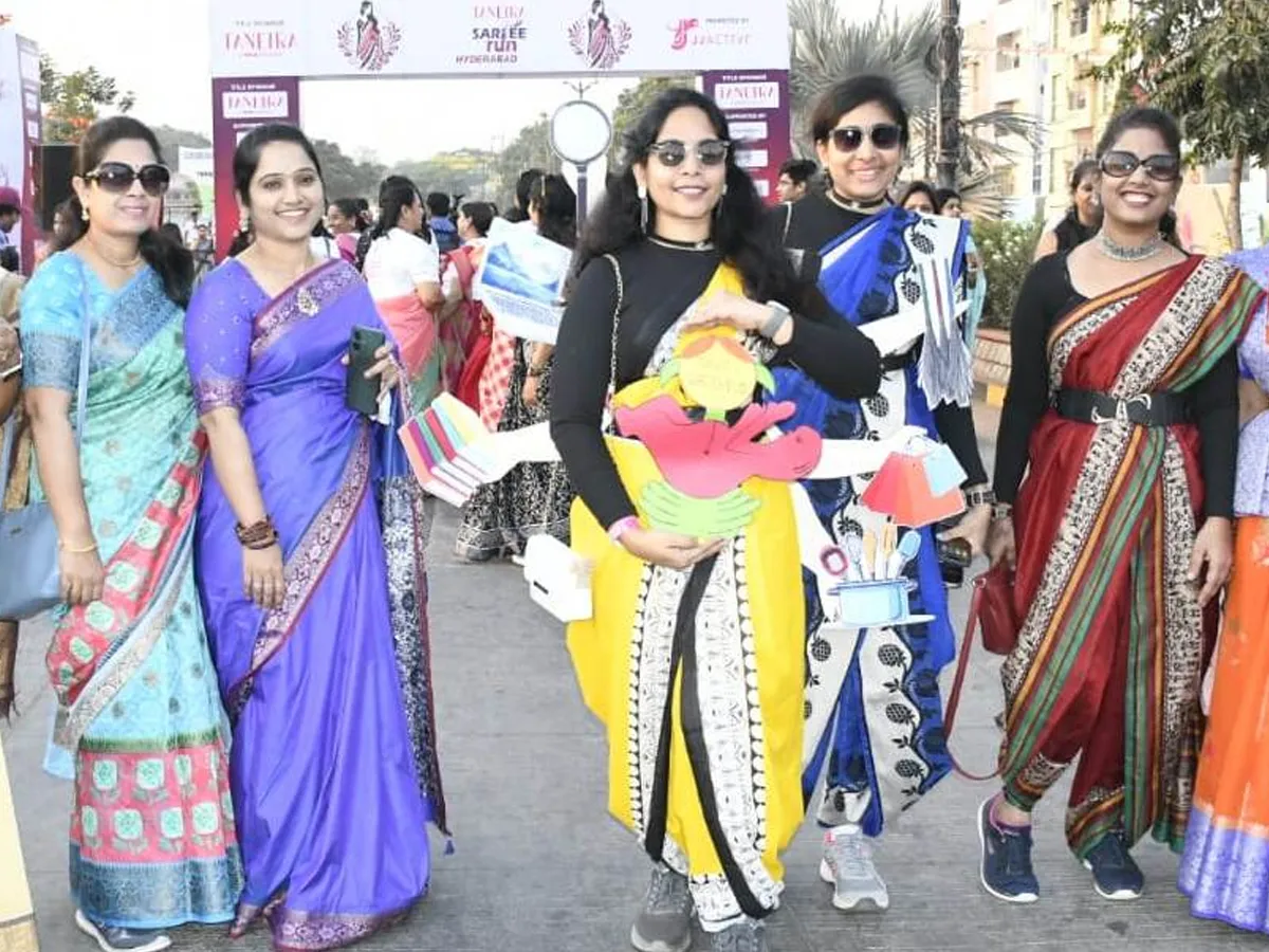 Taneira Saree Run 2025 in Hyderabad: Photos