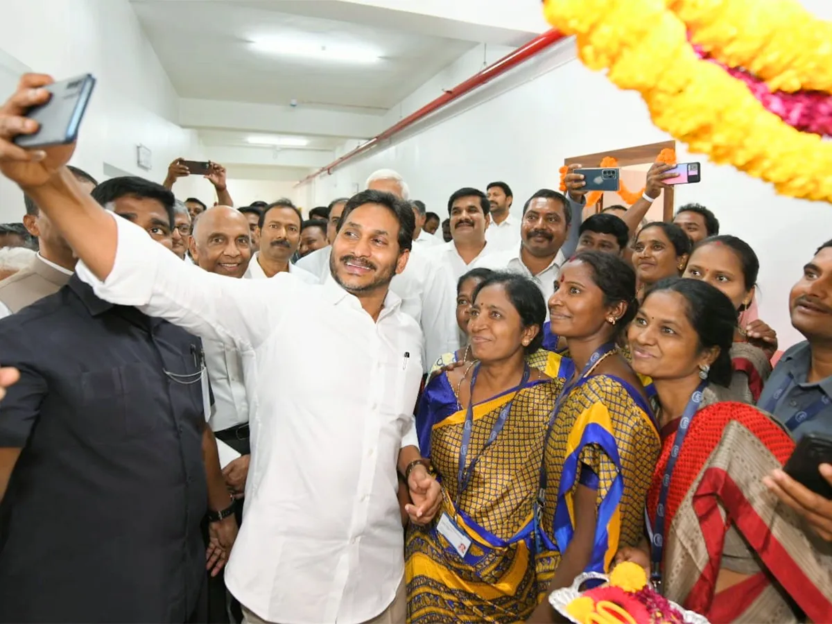 YS Jagan Inaugurates YS Raja Reddy Eye Centre at Pulivendula Photos