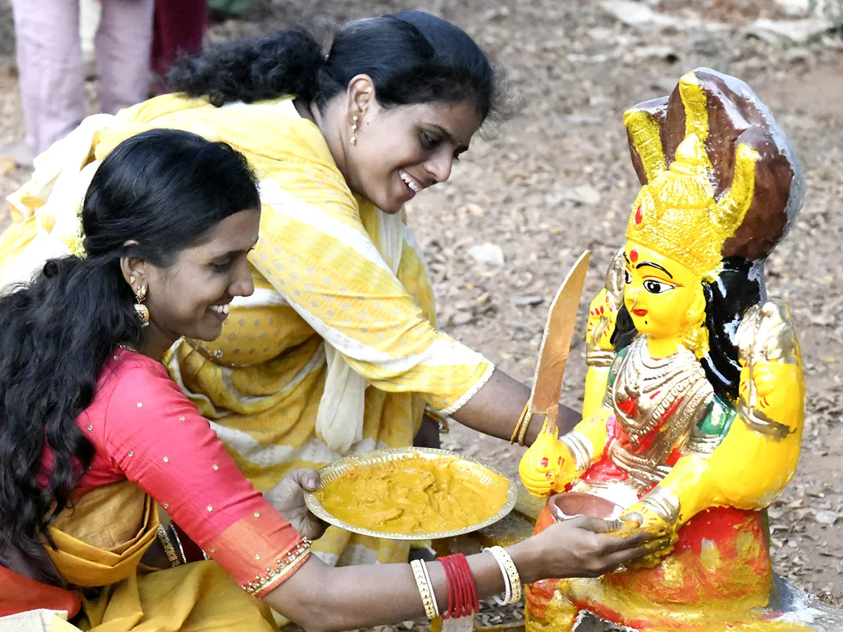 Tholella Sambaram In Pydithalli Sirimanu Utsavam Photos