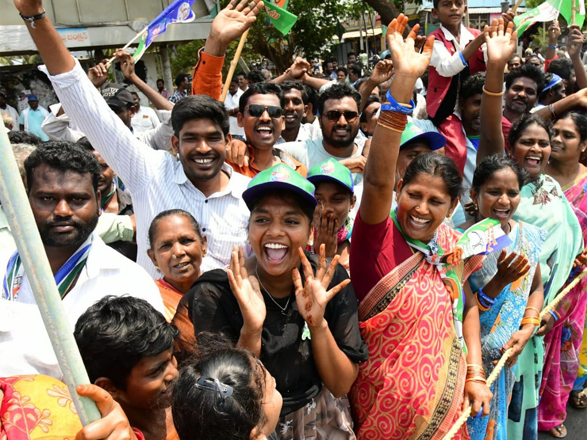 ys jagan memantha siddham bus yatra Anakapalle District photos - Sakshi10