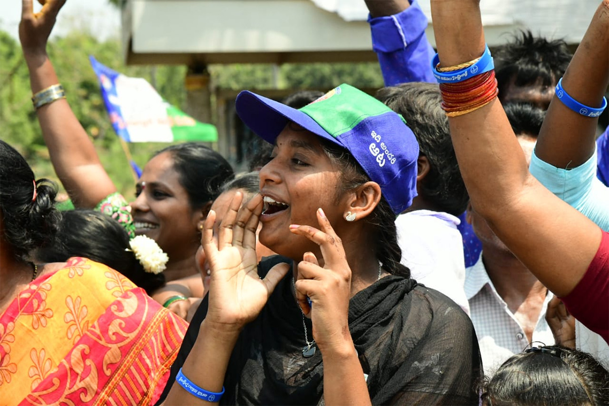 ys jagan memantha siddham bus yatra Anakapalle District photos - Sakshi11