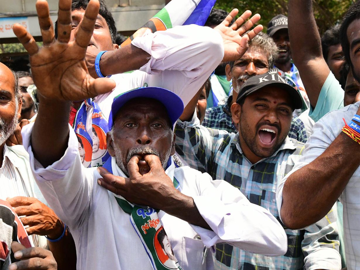 ys jagan memantha siddham bus yatra Anakapalle District photos - Sakshi12