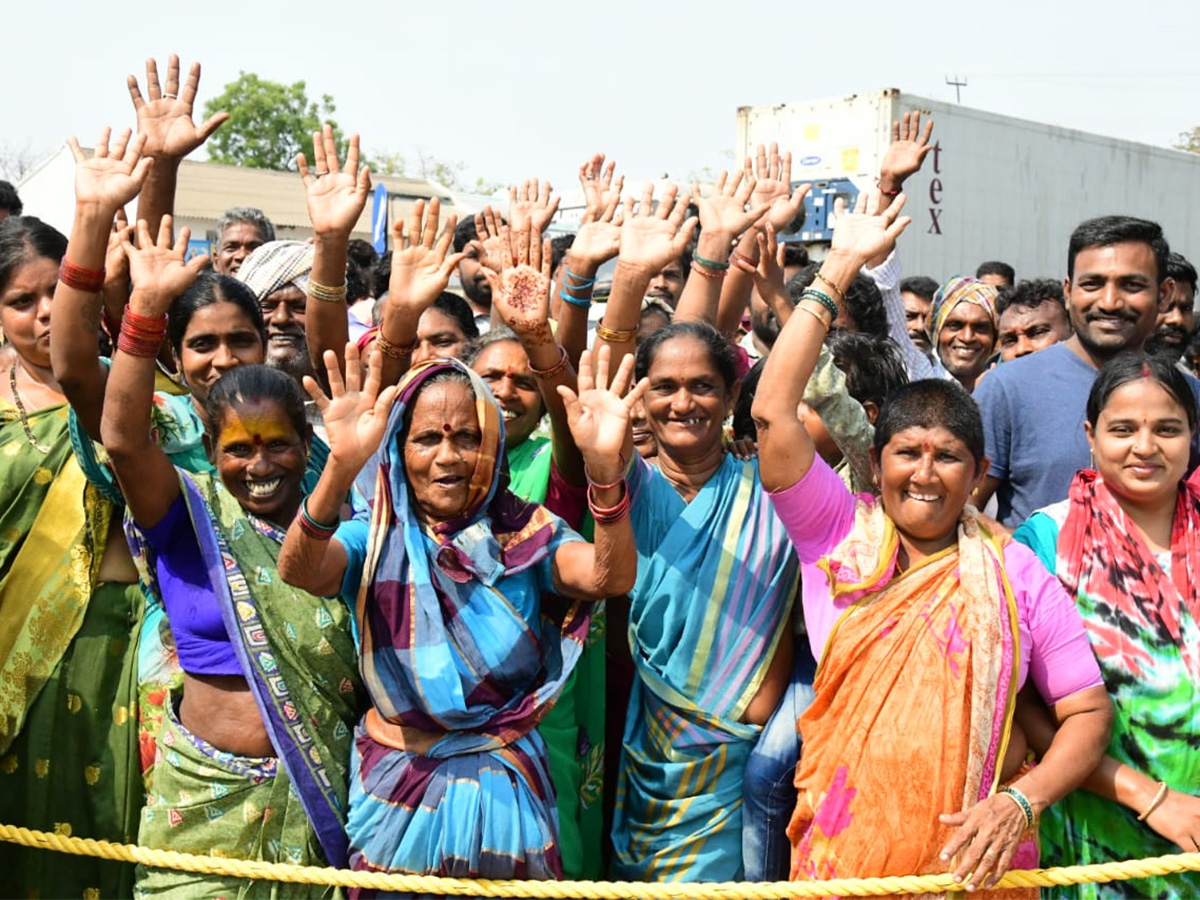 ys jagan memantha siddham bus yatra Anakapalle District photos - Sakshi13