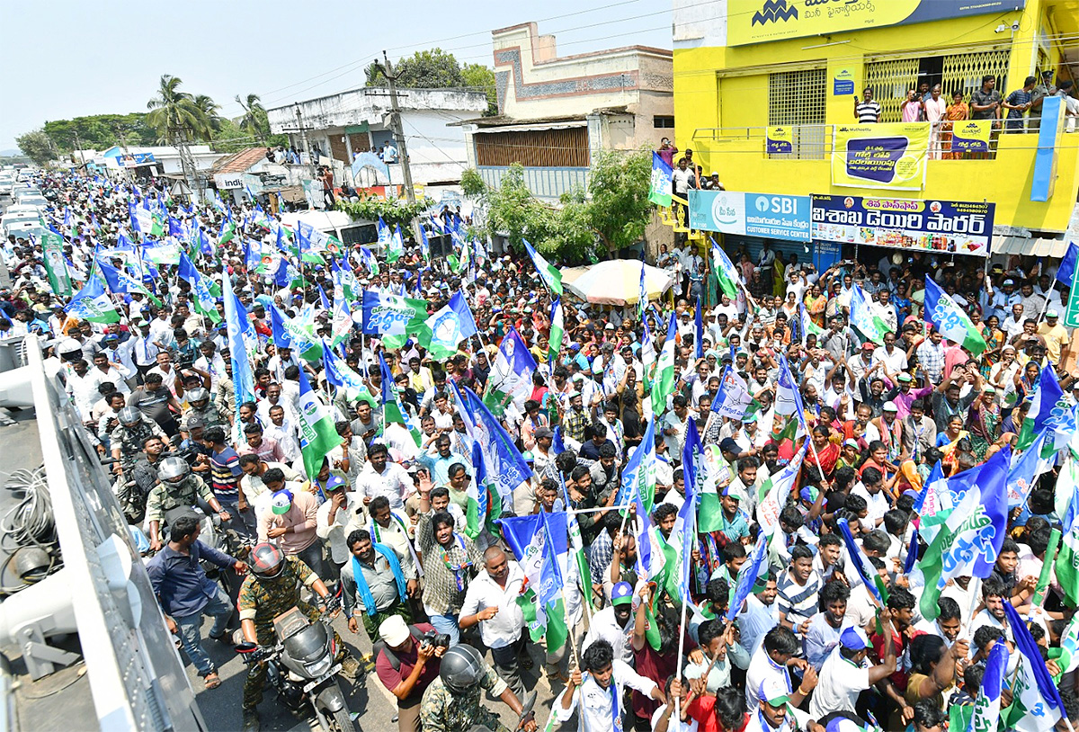 ys jagan memantha siddham bus yatra Anakapalle District photos - Sakshi18