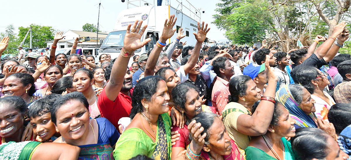 ys jagan memantha siddham bus yatra Anakapalle District photos - Sakshi28