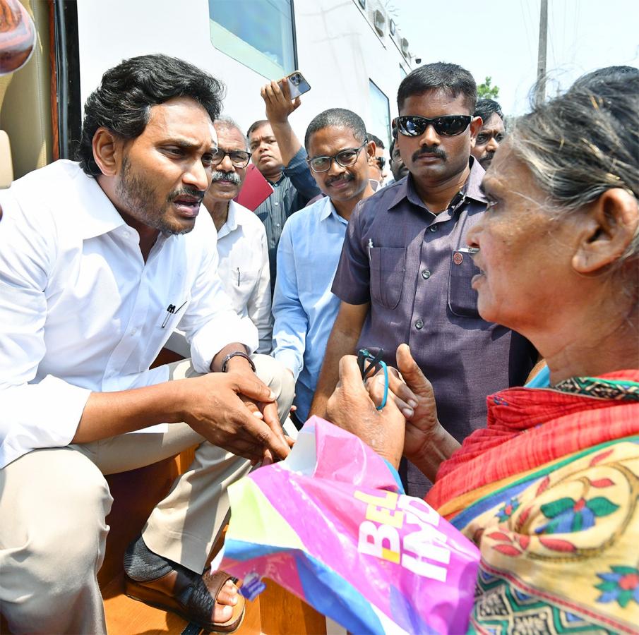 ys jagan memantha siddham bus yatra Anakapalle District photos - Sakshi29