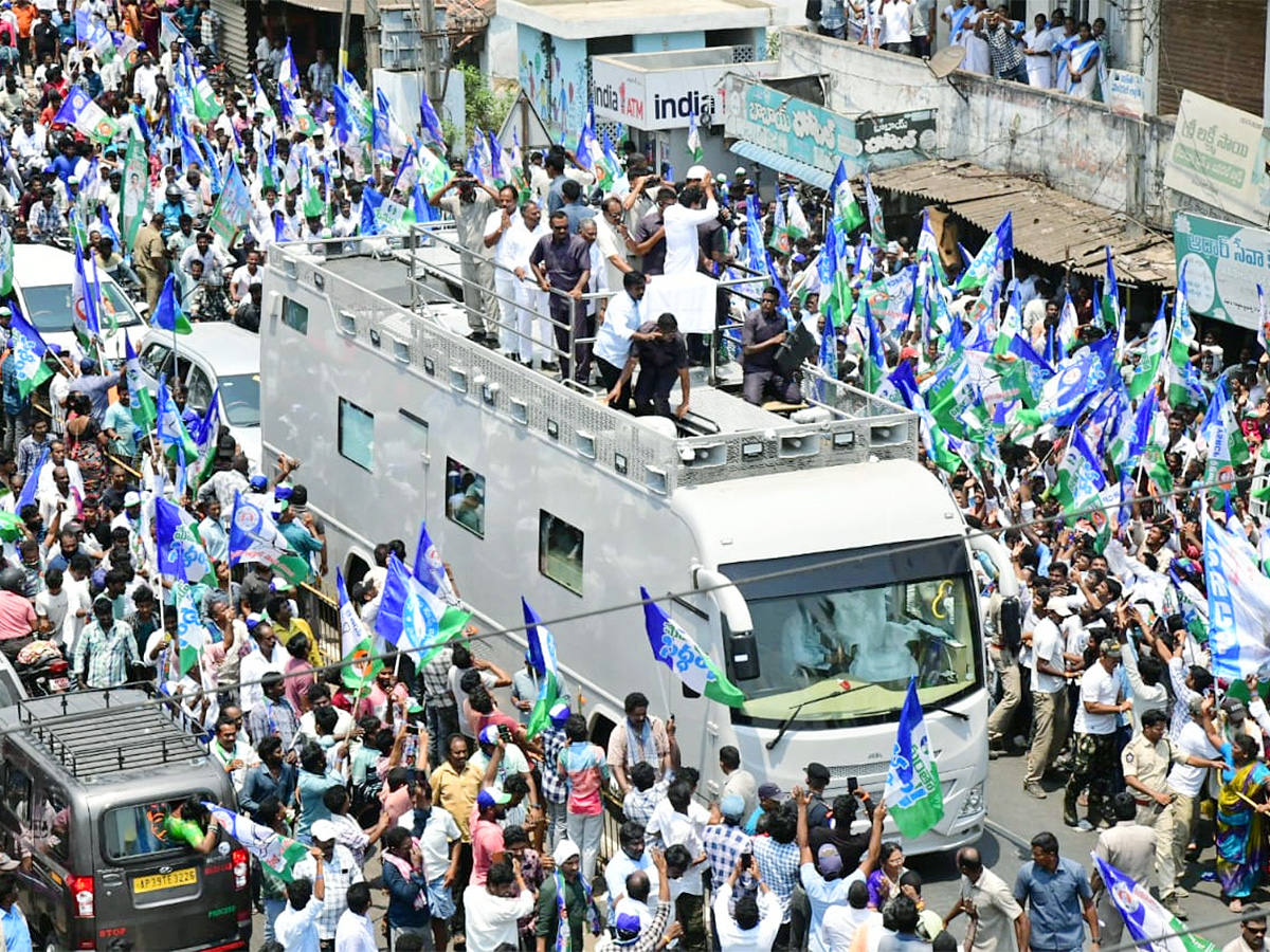 ys jagan memantha siddham bus yatra Anakapalle District photos - Sakshi6