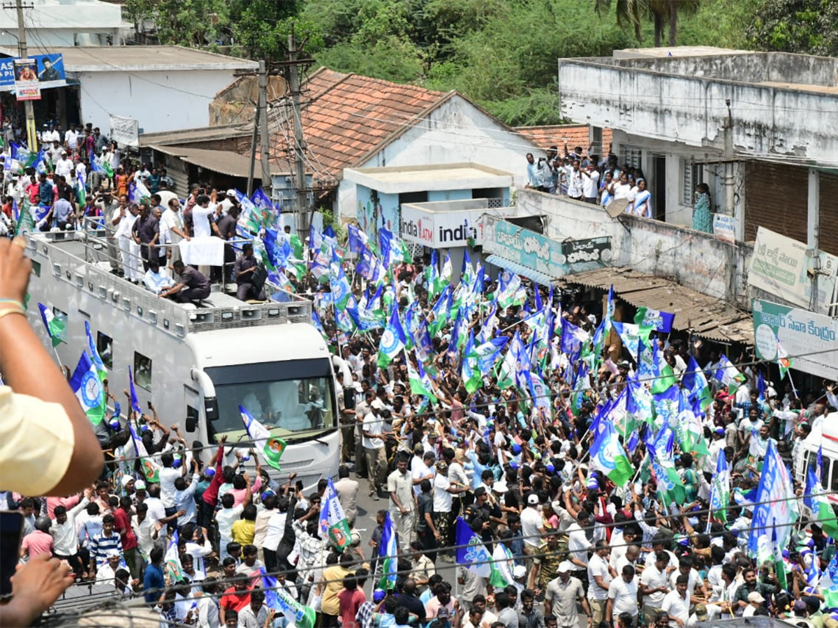 ys jagan memantha siddham bus yatra Anakapalle District photos - Sakshi7